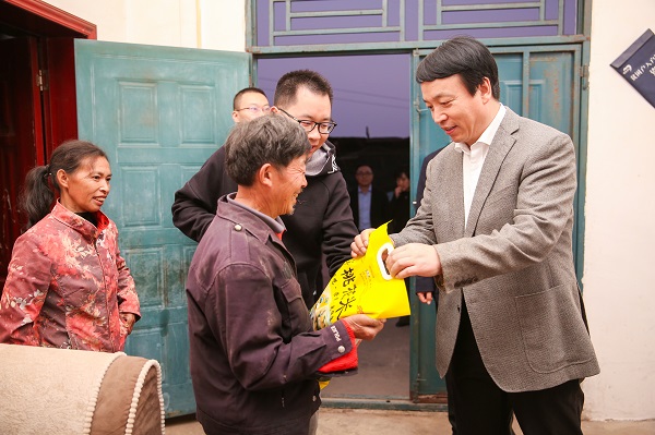 中國華融黨委副書記、監(jiān)事長胡建忠一行赴四川宣漢縣調(diào)研督導(dǎo)扶貧工作
